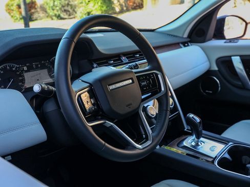 Used 2023 Land Rover Discovery Sport SE image 13