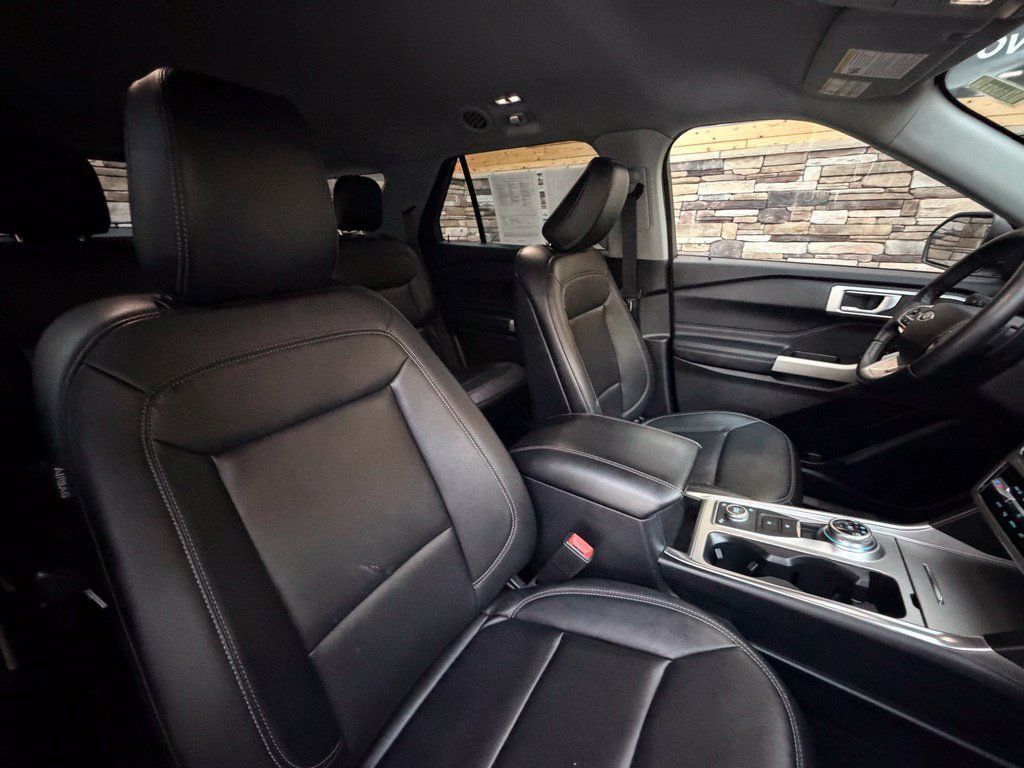 Used 2020 Ford Explorer XLT w/ Equipment Group 202A AWD/4WD image 28