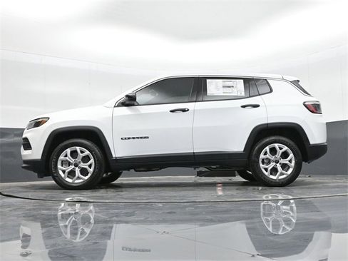 Used 2025 Jeep Compass Sport image 43