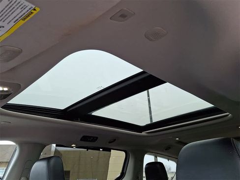 Used 2018 Chrysler Pacifica Limited image 14