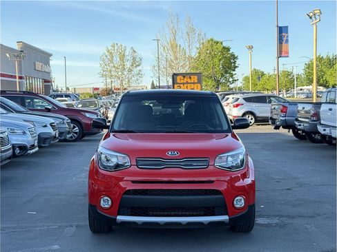 Used 2019 Kia Soul + image 2