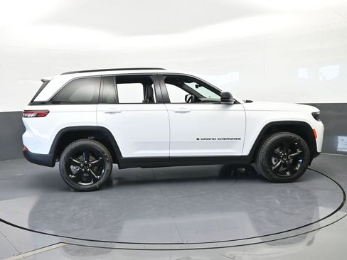 New 2026 Jeep Grand Cherokee Limited w/ Limited Altitude Package RWD image 7