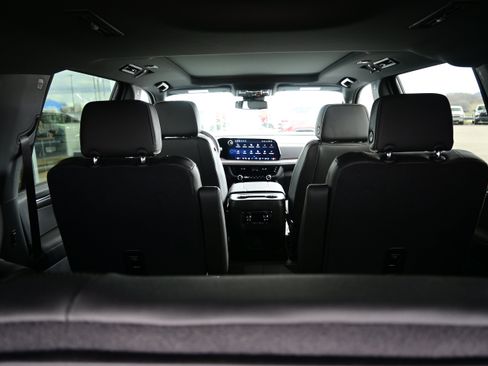 New 2026 Chevrolet Suburban Premier w/ Sun And Tow Package AWD/4WD image 15