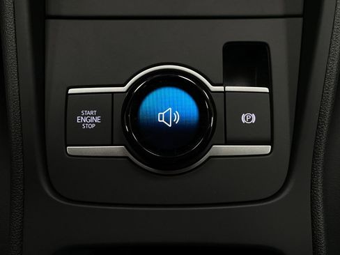 New 2025 Volkswagen Tiguan SE image 24