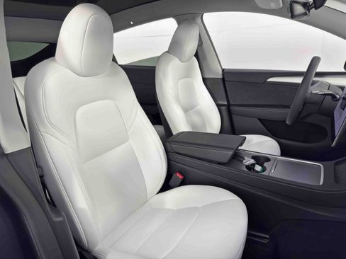 Used 2024 Tesla Model Y Long Range image 36