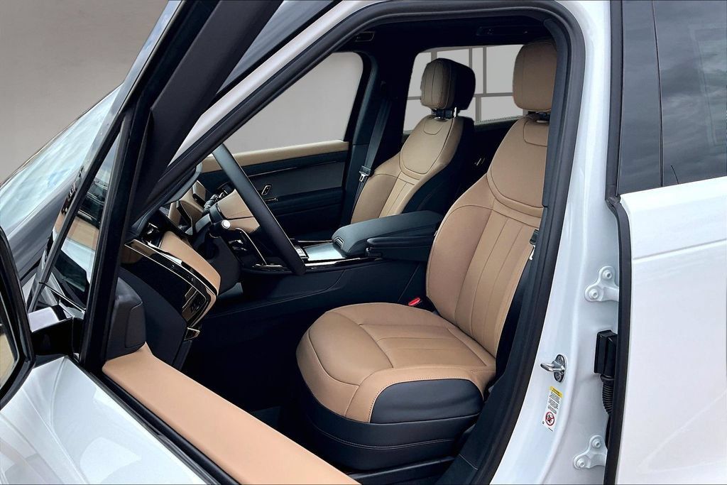 New 2026 Land Rover Range Rover Sport Dynamic SE AWD/4WD image 9