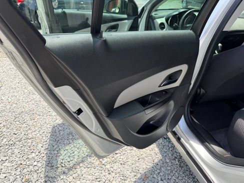 Used 2013 Chevrolet Cruze LS FWD image 12