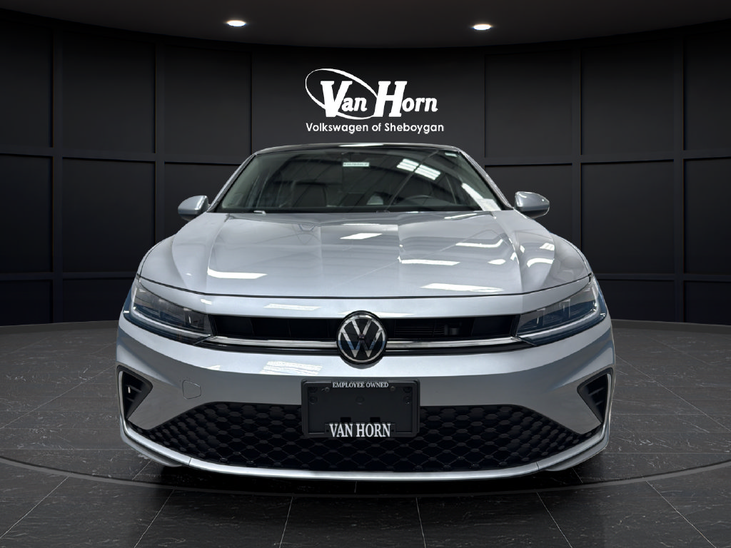 Certified 2025 Volkswagen Jetta SE FWD image 2