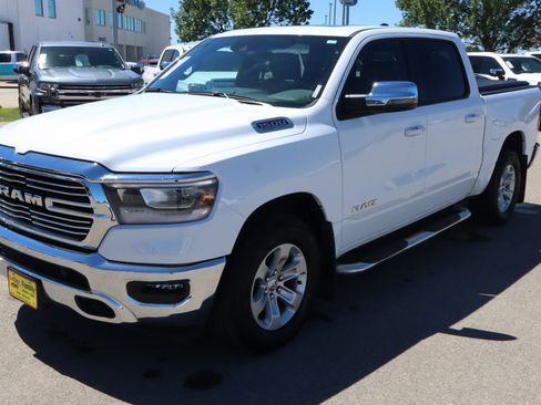 Used 2023 RAM 1500 Laramie AWD/4WD image 3