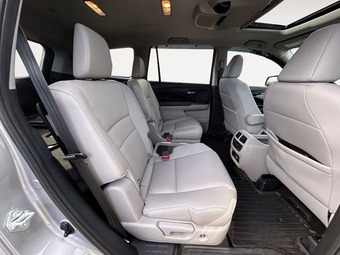 Used 2021 Honda Pilot Touring image 12