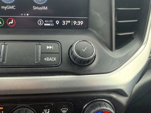 Used 2023 GMC Acadia SLE w/ Driver Convenience Package image 31