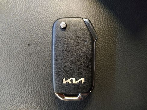 Used 2025 Kia Soul LX w/ LX Technology Package image 32