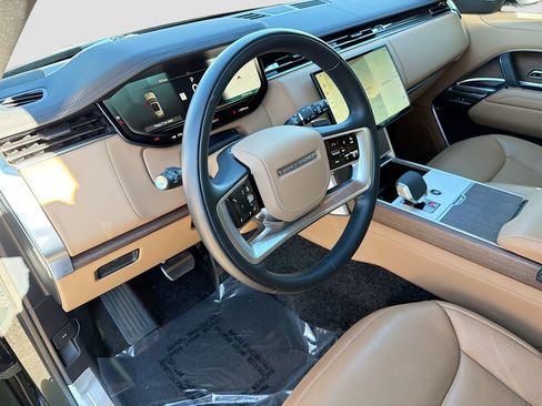 Used 2025 Land Rover Range Rover SE image 25