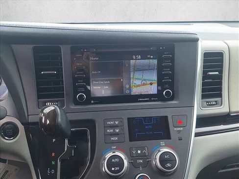 Used 2019 Toyota Sienna XLE Premium w/ Carpet Mat Package FWD image 12