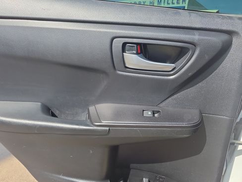 Used 2017 Toyota Camry SE FWD image 18