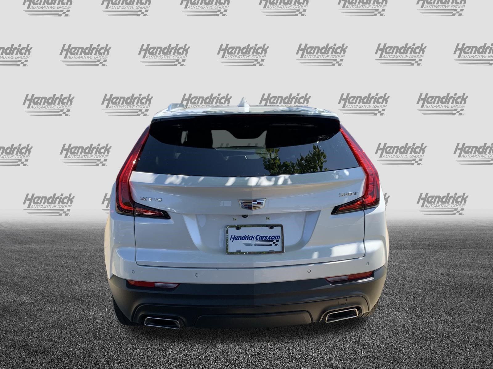 Used 2023 Cadillac XT4 Luxury w/ Cold Weather Package FWD image 9