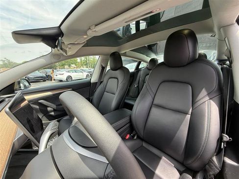 Used 2022 Tesla Model 3 Long Range AWD/4WD image 9