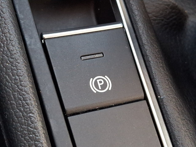 Used 2025 Volkswagen Jetta SE FWD image 25