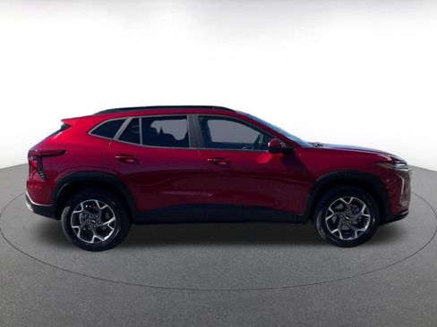 Used 2025 Chevrolet Trax LT w/ LT Convenience Package FWD image 16
