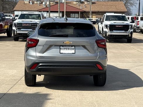 Used 2024 Chevrolet Trax LS w/ Driver Confidence Package image 4