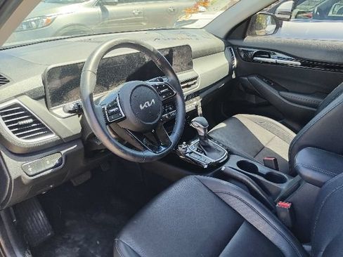 Certified 2024 Kia Seltos EX FWD image 2