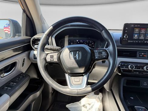 Used 2025 Honda Pilot Elite image 15
