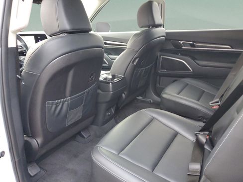 Certified 2025 Kia Telluride S image 9