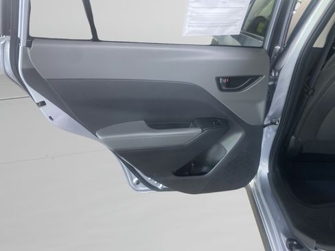 Used 2025 Subaru Crosstrek 2.5i Premium AWD/4WD image 9