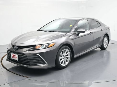 Used 2023 Toyota Camry LE AWD/4WD image 3