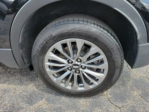 Used 2024 Cadillac XT4 Premium Luxury AWD/4WD image 29