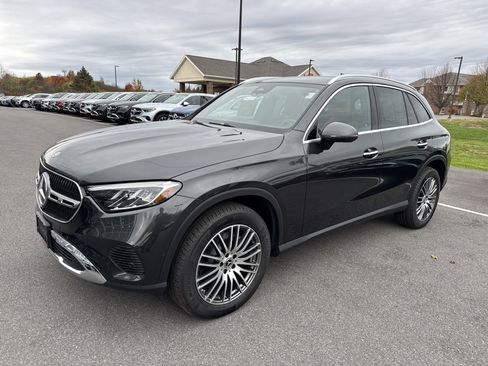Used 2025 Mercedes-Benz GLC 300 4MATIC image 4