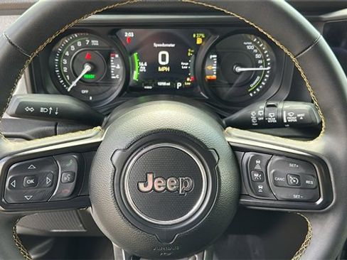 Used 2024 Jeep Wrangler Unlimited image 13
