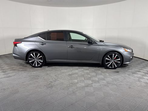 Used 2022 Nissan Altima 2.5 SR FWD image 7