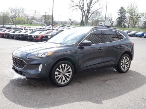 Used 2022 Ford Escape Titanium image 2