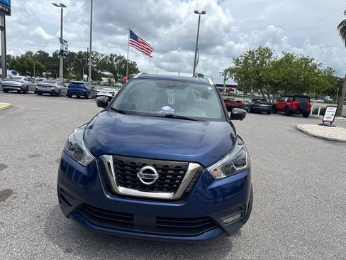 Used 2020 Nissan Kicks SR w/ SR Premium Package FWD image 2