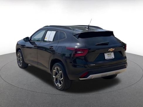 Used 2025 Chevrolet Trax LT image 11