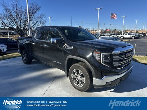 Used 2025 GMC Sierra 1500 SLT image 1