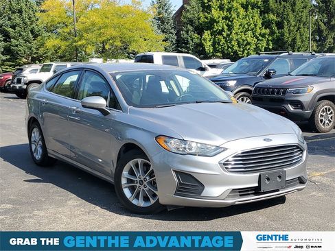 Used 2020 Ford Fusion SE image 29