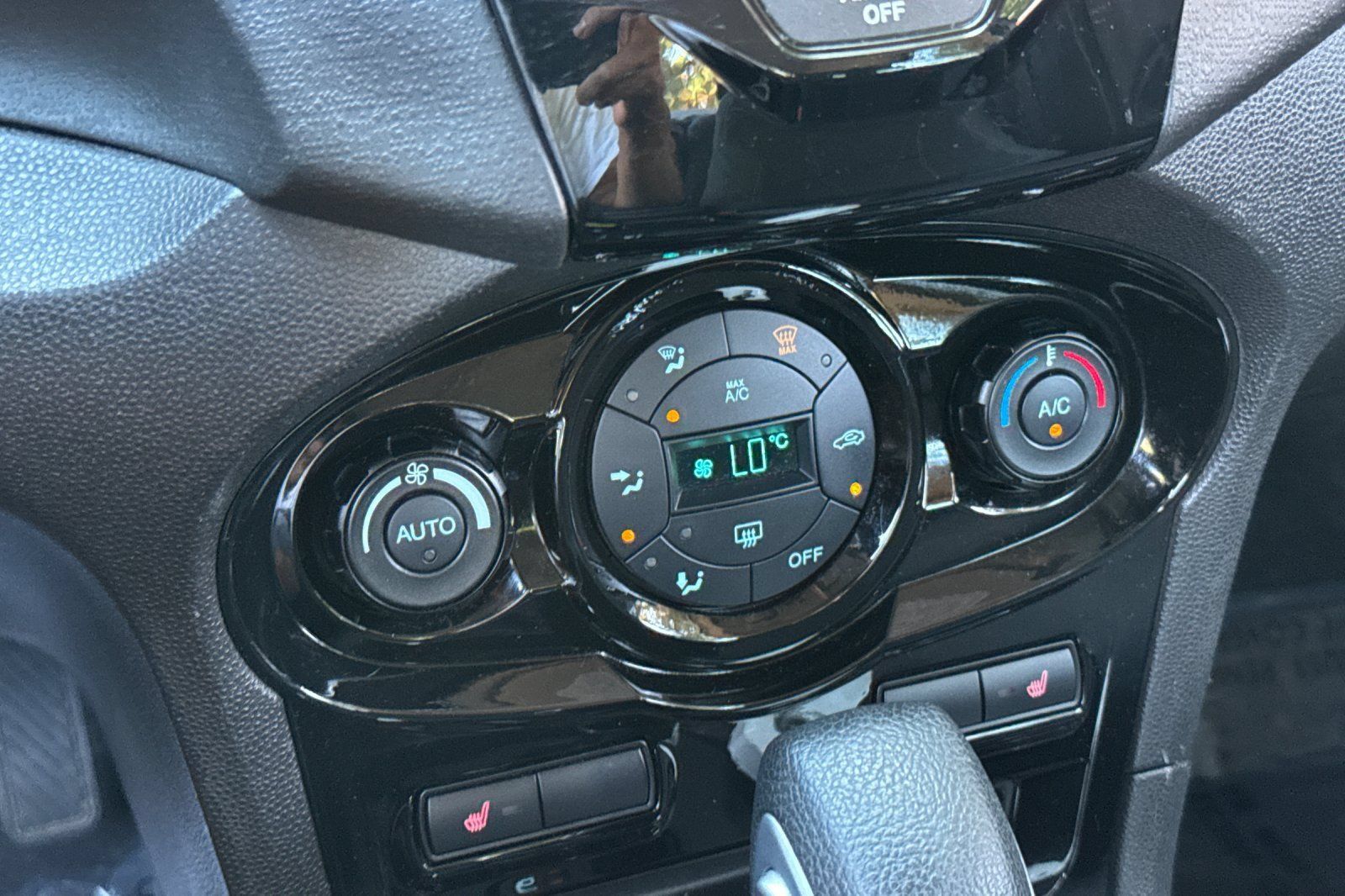 Used 2014 Ford Fiesta SE w/ Equipment Group 201B FWD image 18