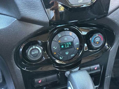 Used 2014 Ford Fiesta SE w/ Equipment Group 201B FWD image 18