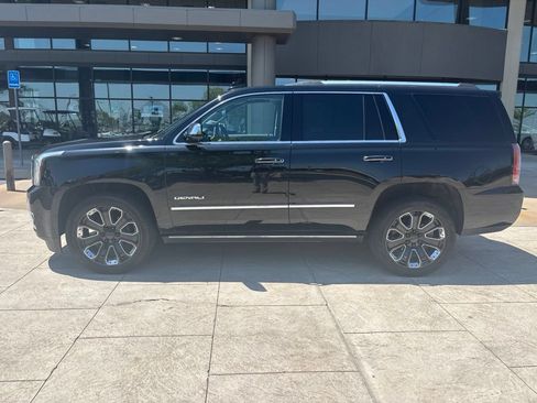 Used 2019 GMC Yukon Denali w/ Denali Ultimate Package AWD/4WD image 2