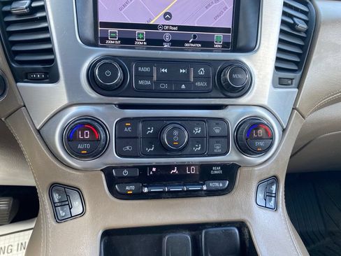 Used 2018 GMC Yukon SLT w/ Premium Edition AWD/4WD image 16