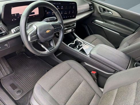 Used 2024 Chevrolet Traverse LS FWD image 4