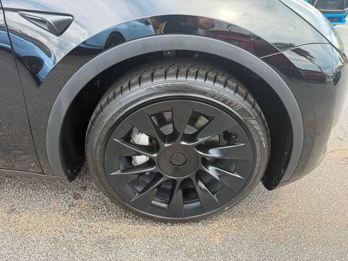 Used 2024 Tesla Model Y Long Range AWD/4WD image 33