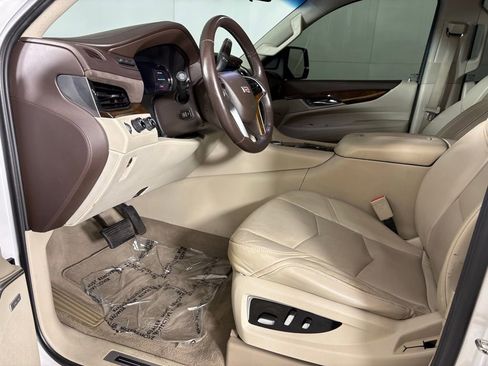 Used 2017 Cadillac Escalade Premium Luxury image 22