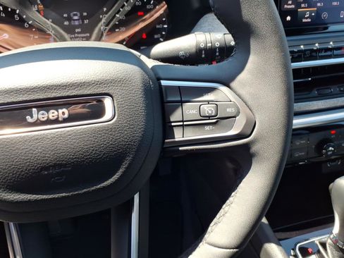 Used 2025 Jeep Compass Latitude AWD/4WD image 20