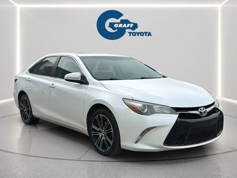 Used 2016 Toyota Camry SE image 19