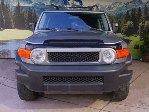 Used 2010 Toyota FJ Cruiser image 2