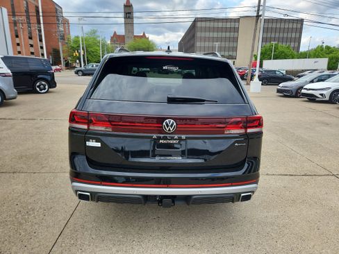 New 2026 Volkswagen Atlas Peak Edition image 4