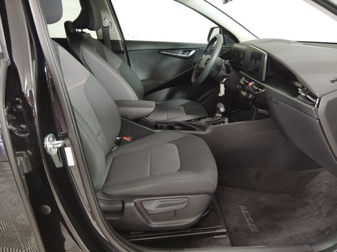 Used 2023 Kia Niro LX image 24